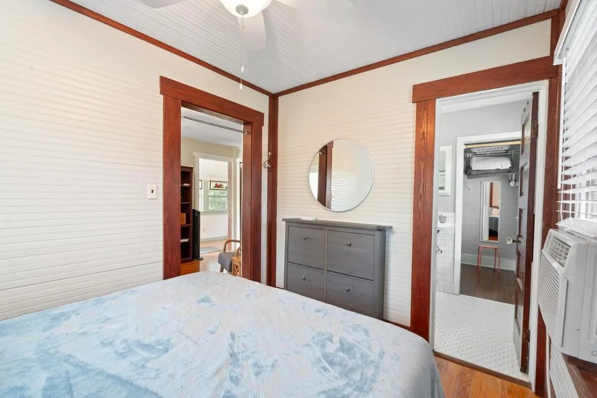 Vintage Cottage & Modern Touches Tampa 0*,